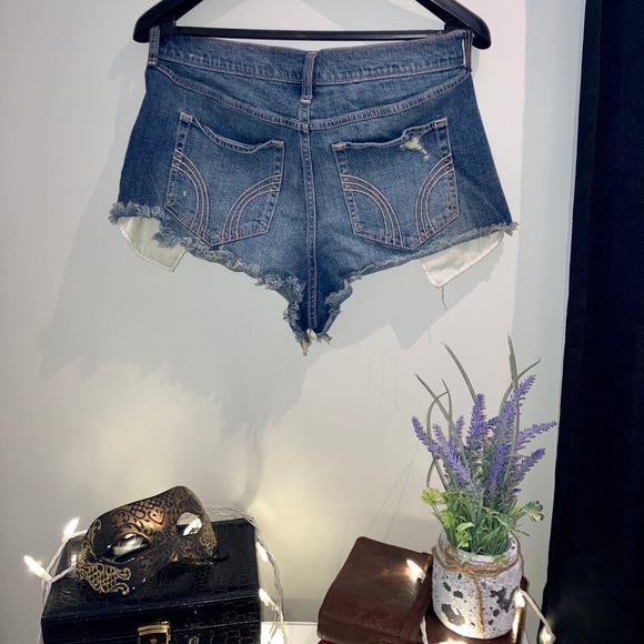 Hollister High-Rise Jean Shorts - Picture 3 of 5